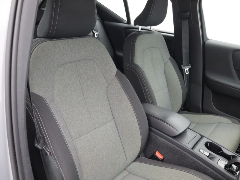 2023 (73) VOLVO XC40 2.0 B3P Core 5dr Auto 5200775