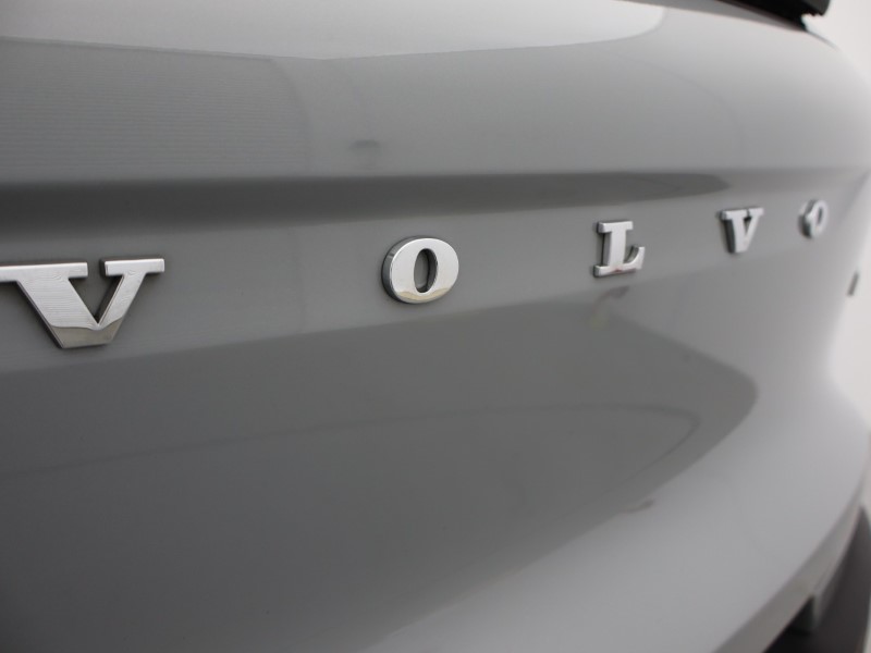 2023 (73) VOLVO XC40 2.0 B3P Core 5dr Auto 5200759