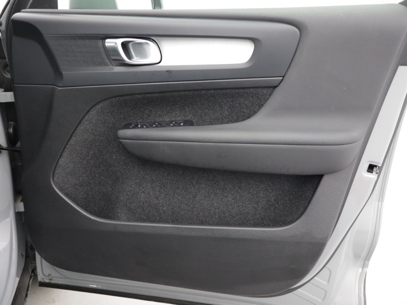 2023 (73) VOLVO XC40 2.0 B3P Core 5dr Auto 5200768