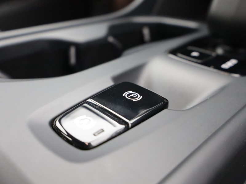 2023 (73) VOLVO XC40 2.0 B3P Core 5dr Auto 5200796