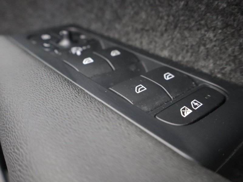 2023 (73) VOLVO XC40 2.0 B3P Core 5dr Auto 5200769