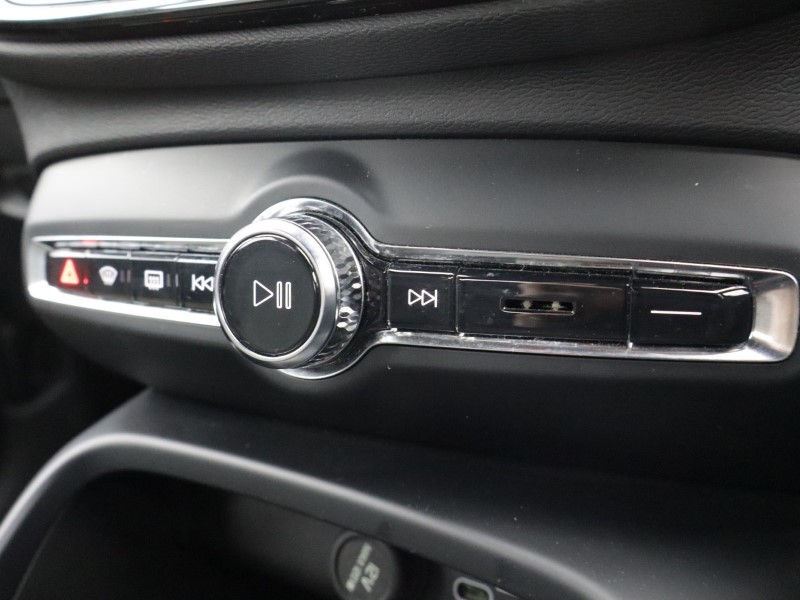 2023 (73) VOLVO XC40 2.0 B3P Core 5dr Auto 5200794