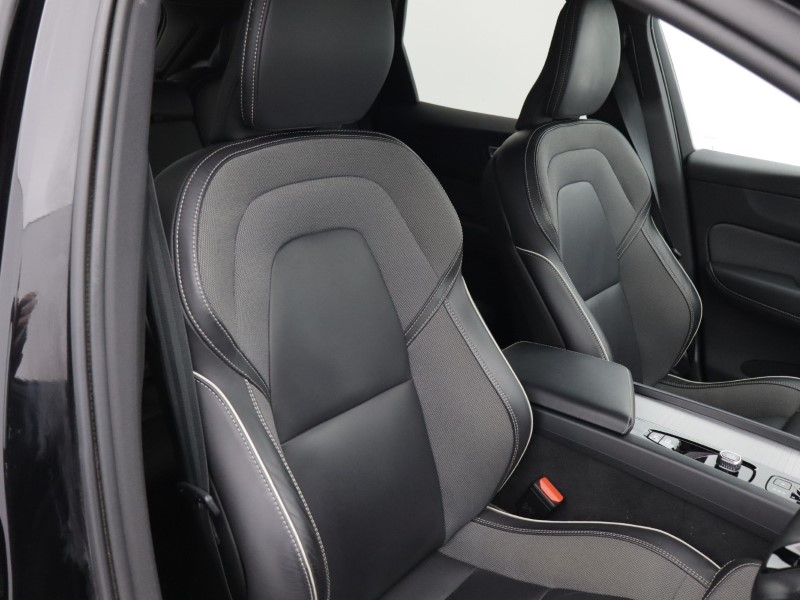 2024 (24) VOLVO XC60 2.0 B5P Plus Black Edition 5dr AWD Geartronic 5128761