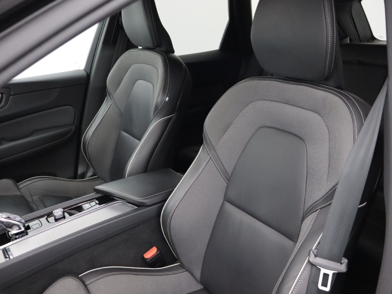 2024 (24) VOLVO XC60 2.0 B5P Plus Black Edition 5dr AWD Geartronic 5128763