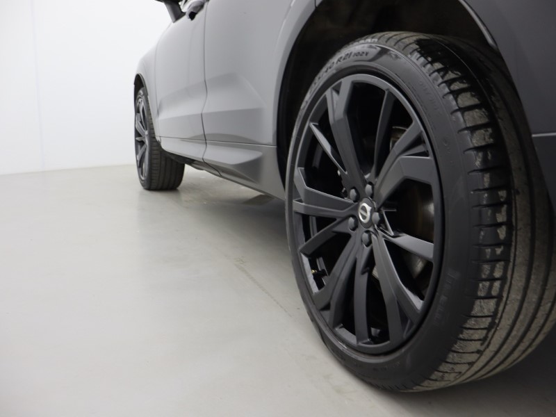 2024 (24) VOLVO XC60 2.0 B5P Plus Black Edition 5dr AWD Geartronic 5128750