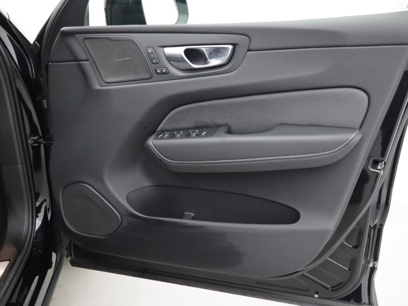 2024 (24) VOLVO XC60 2.0 B5P Plus Black Edition 5dr AWD Geartronic 5128753