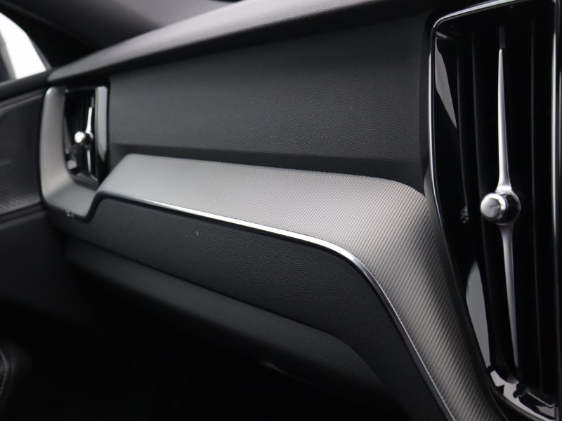 2024 (24) VOLVO XC60 2.0 B5P Plus Black Edition 5dr AWD Geartronic 5128787