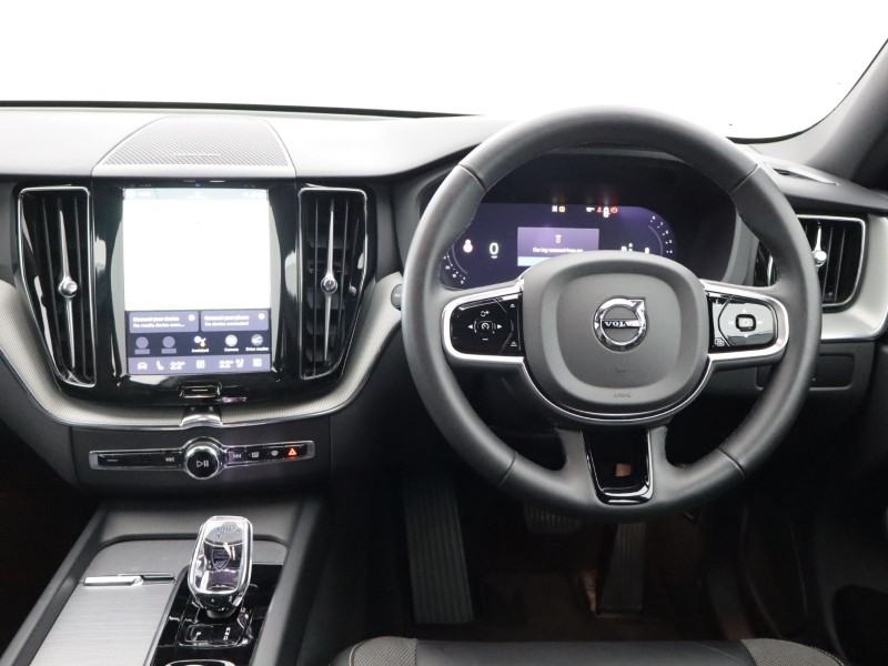 2024 (24) VOLVO XC60 2.0 B5P Plus Black Edition 5dr AWD Geartronic 5128773