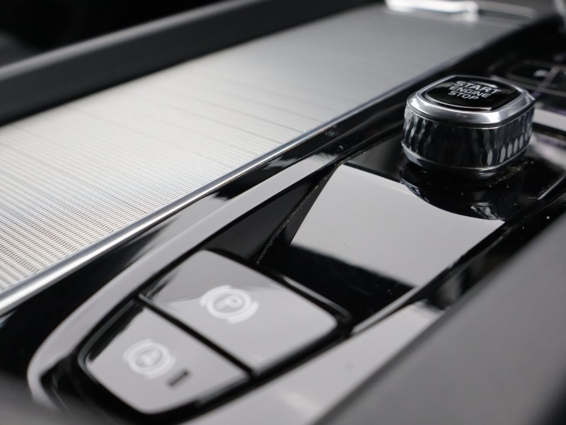 2024 (24) VOLVO XC60 2.0 B5P Plus Black Edition 5dr AWD Geartronic 5128786