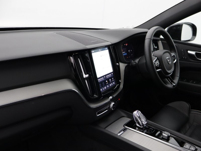 2024 (24) VOLVO XC60 2.0 B5P Plus Black Edition 5dr AWD Geartronic 5128766