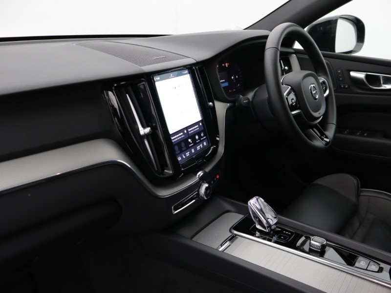 2024 (24) VOLVO XC60 2.0 B5P Plus Black Edition 5dr AWD Geartronic 5128765