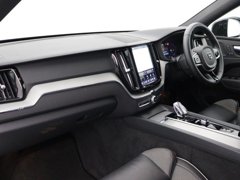 2024 (24) VOLVO XC60 2.0 B5P Plus Black Edition 5dr AWD Geartronic 5128764