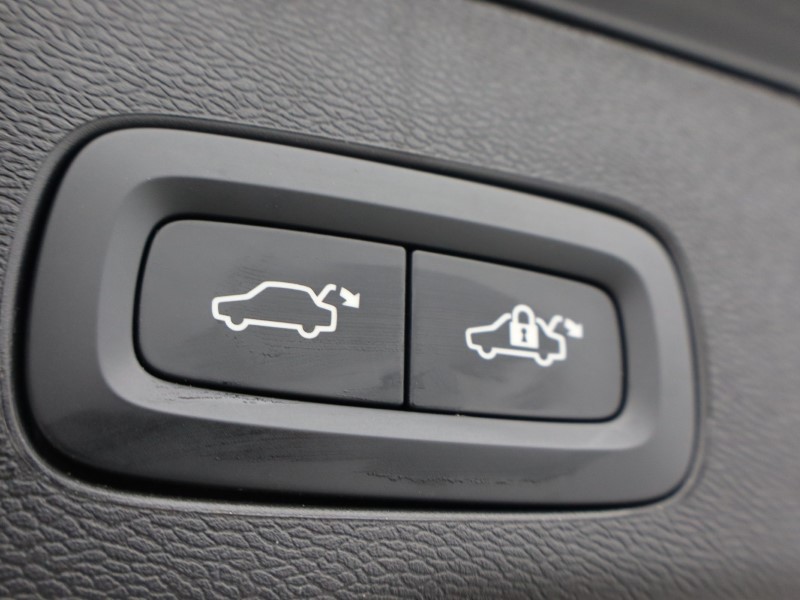 2024 (24) VOLVO XC60 2.0 B5P Plus Black Edition 5dr AWD Geartronic 5128747