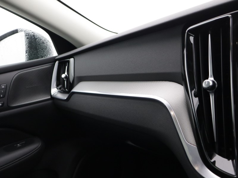 2023 (72) VOLVO V60 2.0 T6 [350] RC PHEV Ultimate Dark 5dr AWD Auto 5182684