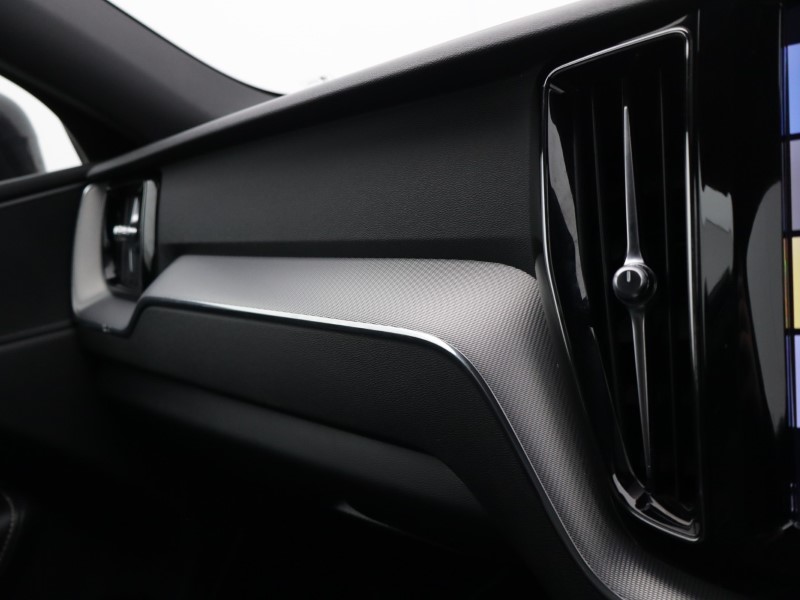 2021 (21) VOLVO XC60 2.0 B5P [250] R DESIGN 5dr AWD Geartronic 5156748