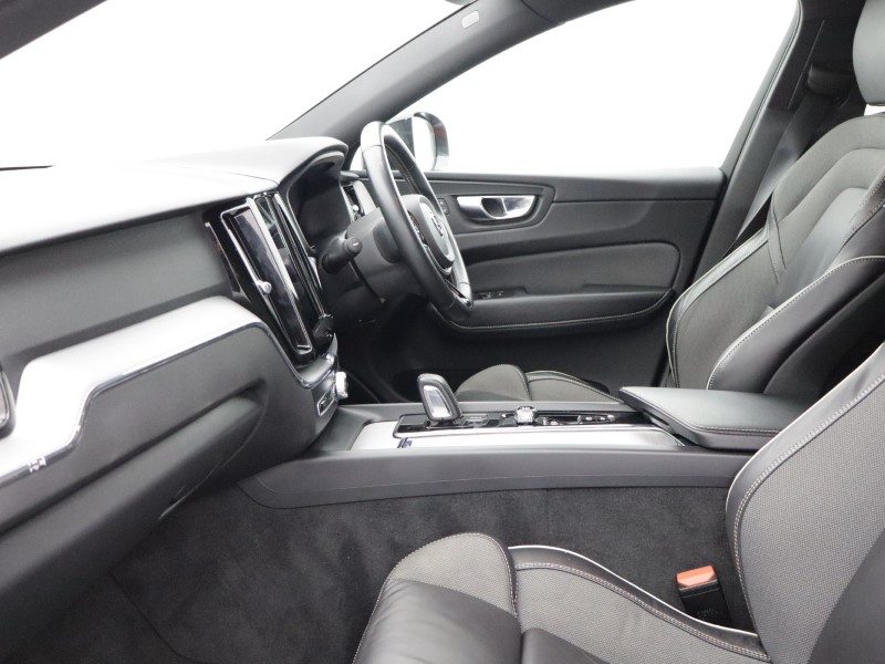 2021 (21) VOLVO XC60 2.0 B5P [250] R DESIGN 5dr AWD Geartronic 5156712