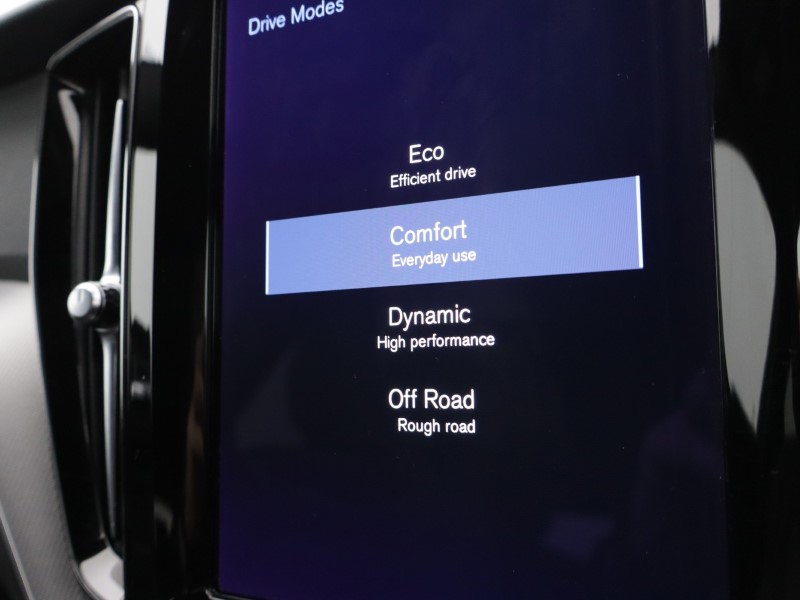 2021 (21) VOLVO XC60 2.0 B5P [250] R DESIGN 5dr AWD Geartronic 5156746