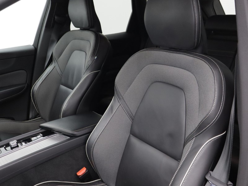 2021 (21) VOLVO XC60 2.0 B5P [250] R DESIGN 5dr AWD Geartronic 5156723