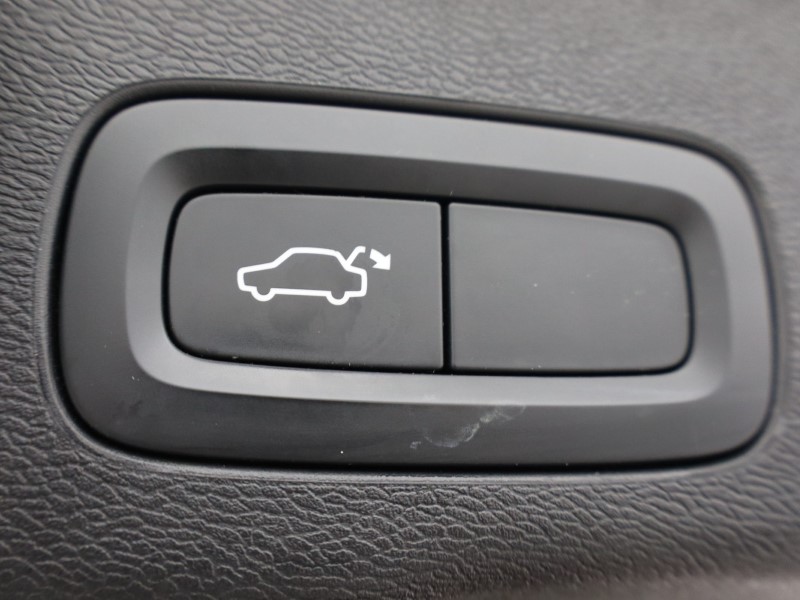 2021 (21) VOLVO XC60 2.0 B5P [250] R DESIGN 5dr AWD Geartronic 5156707