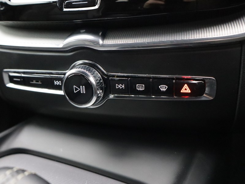 2021 (21) VOLVO XC60 2.0 B5P [250] R DESIGN 5dr AWD Geartronic 5156743