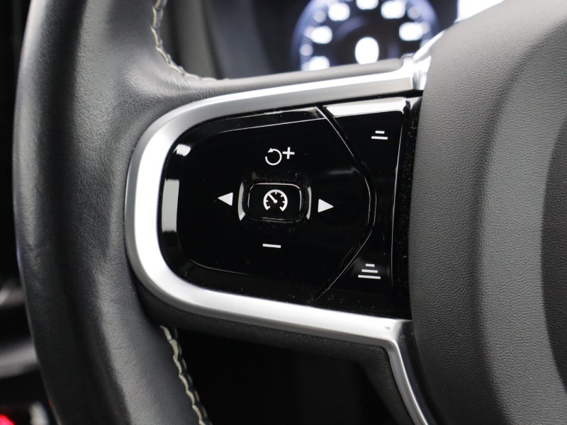 2021 (21) VOLVO XC60 2.0 B5P [250] R DESIGN 5dr AWD Geartronic 5156734