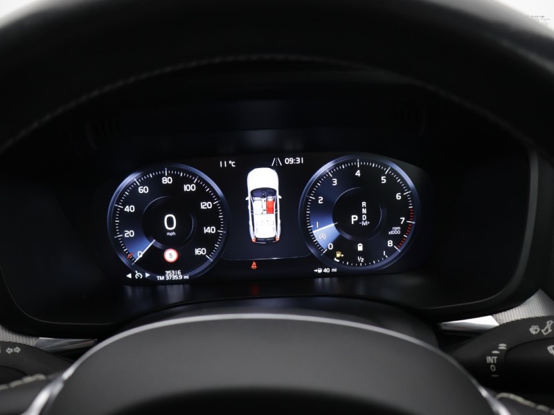 2021 (21) VOLVO XC60 2.0 B5P [250] R DESIGN 5dr AWD Geartronic 5156735