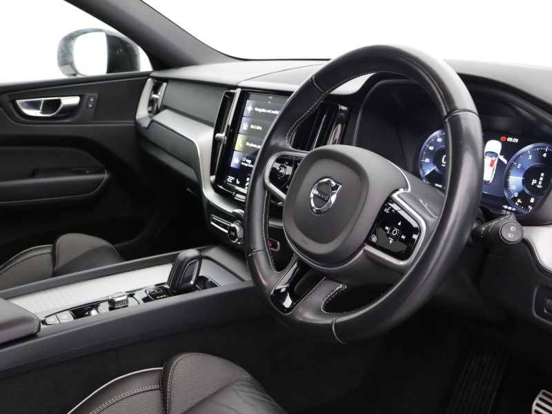 2021 (21) VOLVO XC60 2.0 B5P [250] R DESIGN 5dr AWD Geartronic 5156722