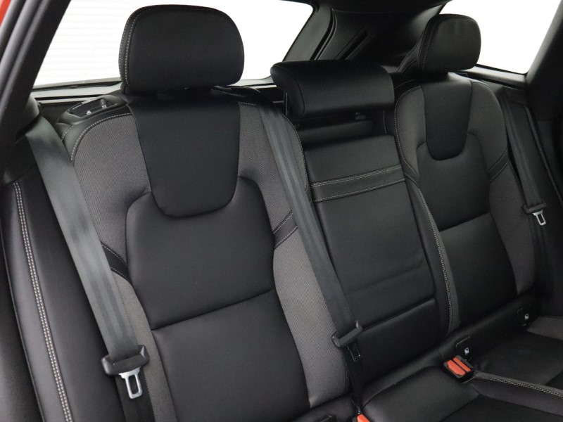 2021 (21) VOLVO XC60 2.0 B5P [250] R DESIGN 5dr AWD Geartronic 5156727