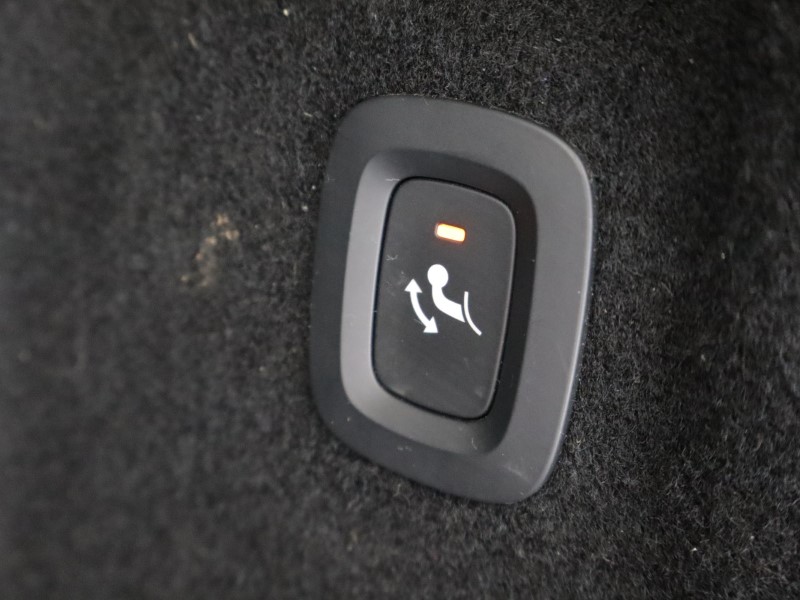 2021 (21) VOLVO XC60 2.0 B5P [250] R DESIGN 5dr AWD Geartronic 5157768