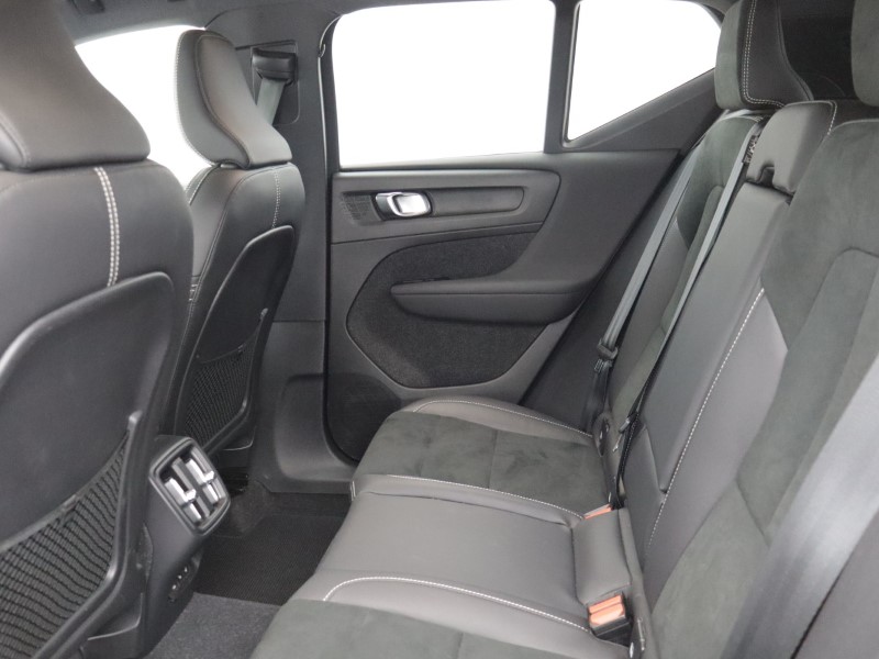 2022 (22) VOLVO XC40 1.5 T3 [163] R DESIGN 5dr Geartronic 5150961