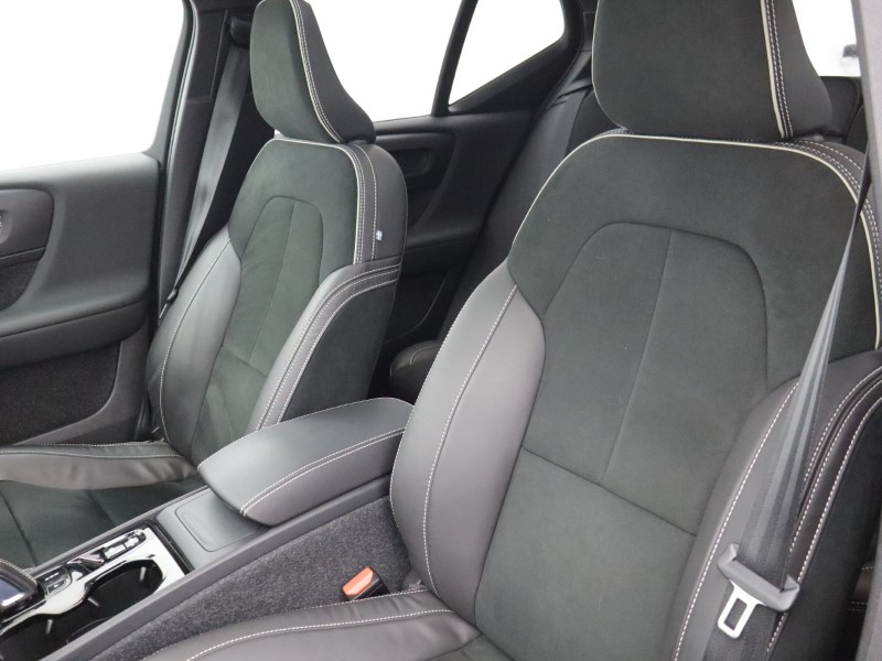 2022 (22) VOLVO XC40 1.5 T3 [163] R DESIGN 5dr Geartronic 5150979