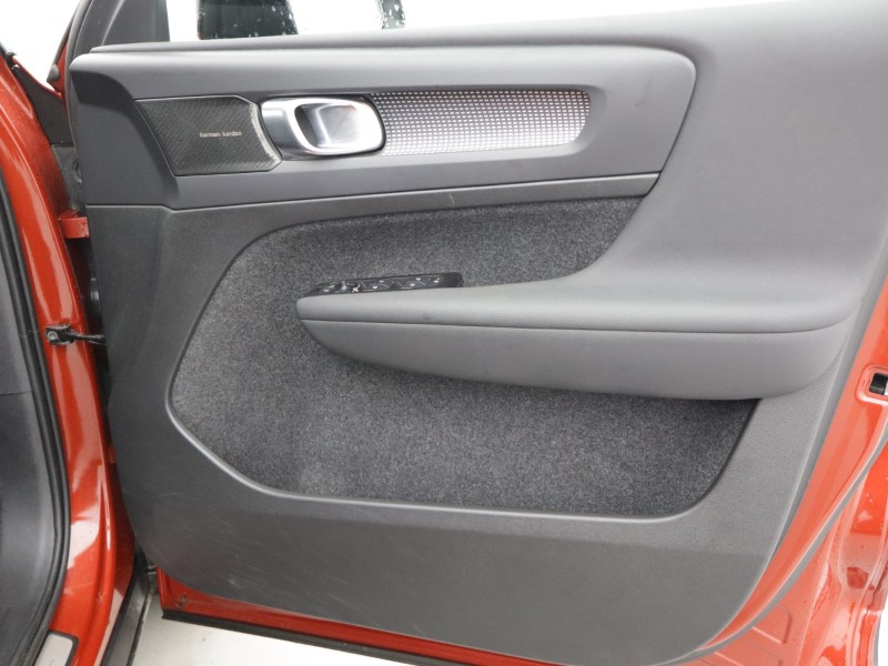 2022 (22) VOLVO XC40 1.5 T3 [163] R DESIGN 5dr Geartronic 5150969