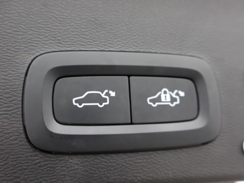 2022 (22) VOLVO XC40 1.5 T3 [163] R DESIGN 5dr Geartronic 5150955