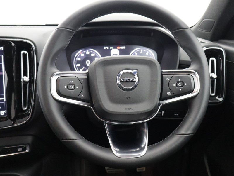 2022 (22) VOLVO XC40 1.5 T3 [163] R DESIGN 5dr Geartronic 5150985
