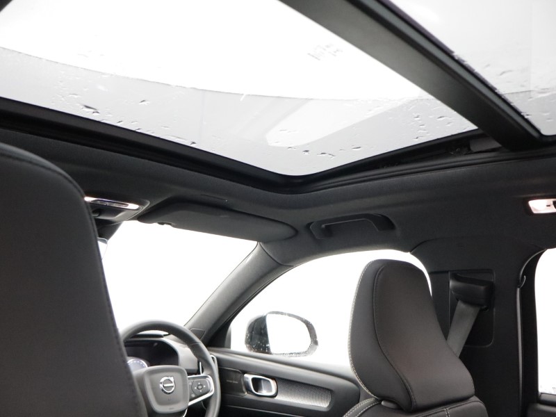 2022 (22) VOLVO XC40 1.5 T3 [163] R DESIGN 5dr Geartronic 5150963