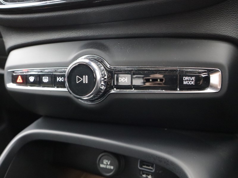 2022 (22) VOLVO XC40 1.5 T3 [163] R DESIGN 5dr Geartronic 5150994