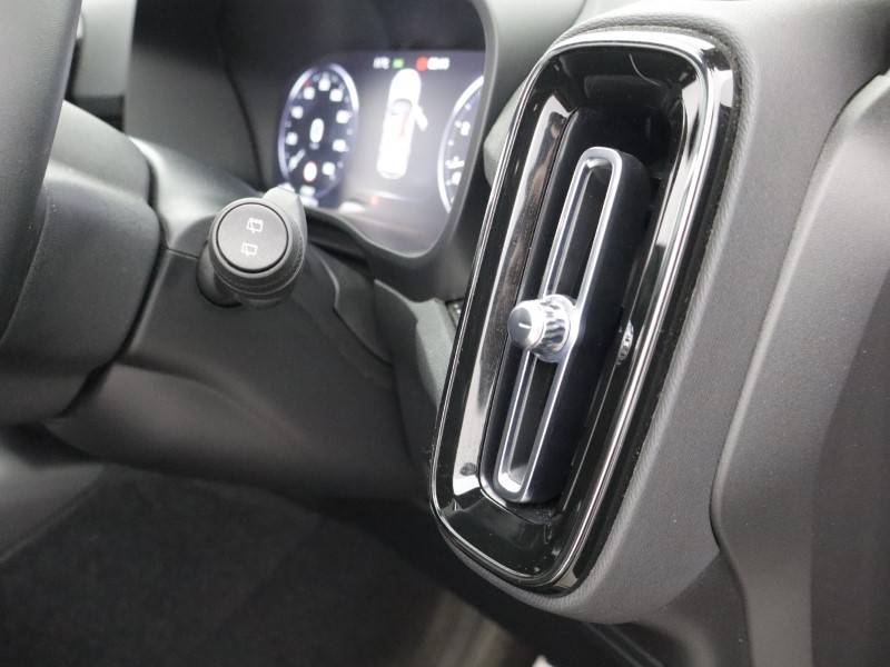 2022 (22) VOLVO XC40 1.5 T3 [163] R DESIGN 5dr Geartronic 5150974