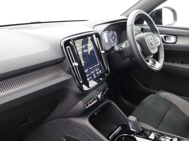 2022 (22) VOLVO XC40 1.5 T3 [163] R DESIGN 5dr Geartronic 5150981