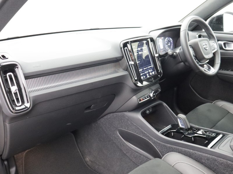 2022 (22) VOLVO XC40 1.5 T3 [163] R DESIGN 5dr Geartronic 5150980