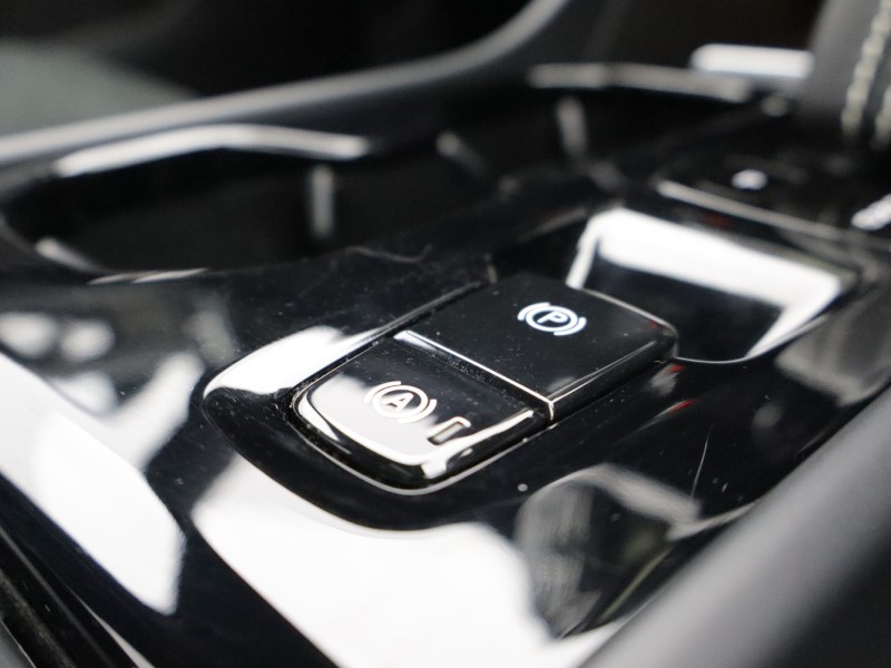 2022 (22) VOLVO XC40 1.5 T3 [163] R DESIGN 5dr Geartronic 5150997