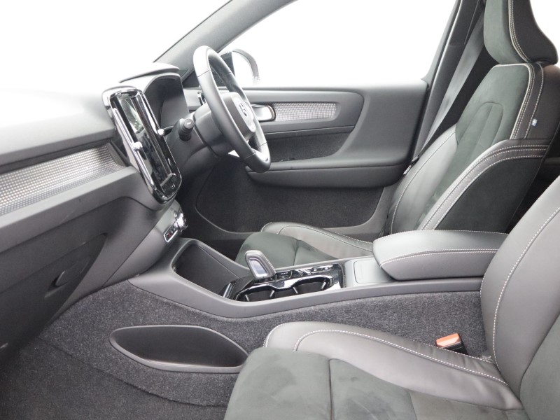 2022 (22) VOLVO XC40 1.5 T3 [163] R DESIGN 5dr Geartronic 5150960