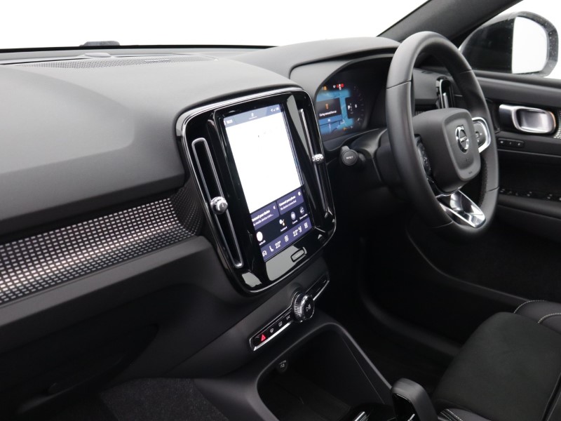 2023 (23) VOLVO XC40 2.0 B4P Ultimate Dark 5dr Auto 5165484