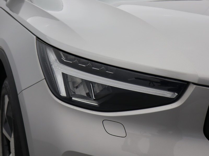 2023 (23) VOLVO XC40 2.0 B4P Ultimate Dark 5dr Auto 5165450