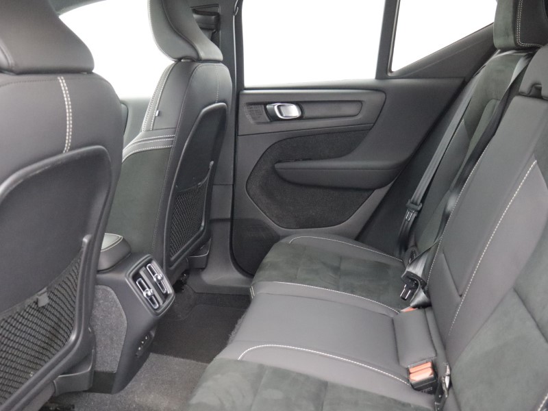 2023 (23) VOLVO XC40 2.0 B4P Ultimate Dark 5dr Auto 5165469