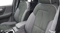 2023 (23) VOLVO XC40 2.0 B4P Ultimate Dark 5dr Auto 5165482