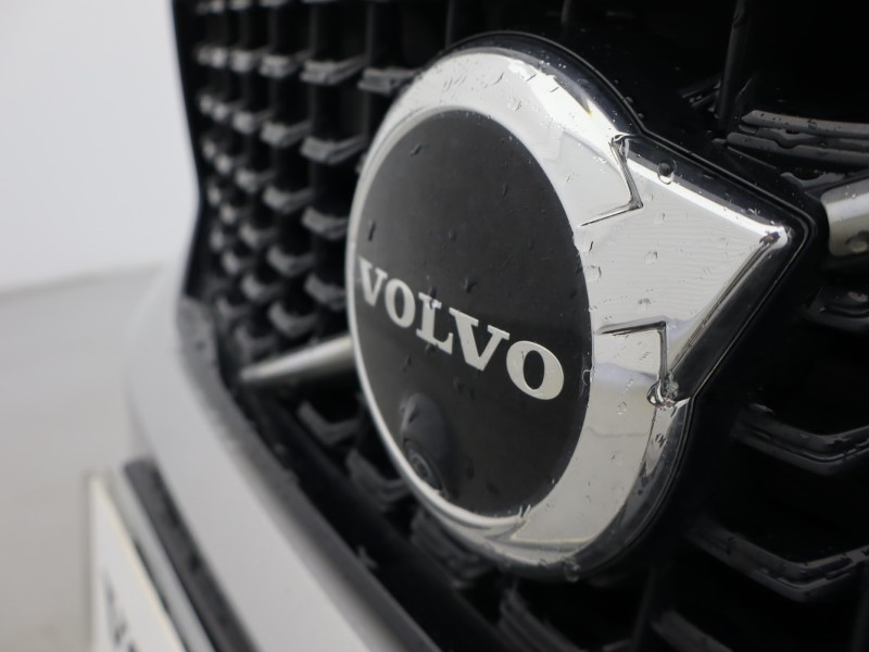 2023 (23) VOLVO XC40 2.0 B4P Ultimate Dark 5dr Auto 5165453