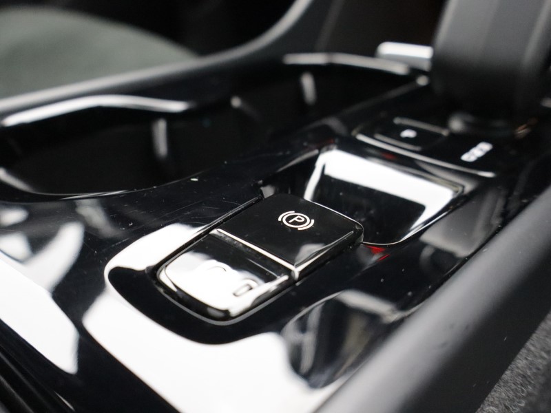 2023 (23) VOLVO XC40 2.0 B4P Ultimate Dark 5dr Auto 5165502