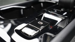 2023 (23) VOLVO XC40 2.0 B4P Ultimate Dark 5dr Auto 5165502