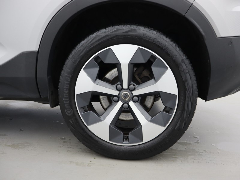 2023 (23) VOLVO XC40 2.0 B4P Ultimate Dark 5dr Auto 5165462