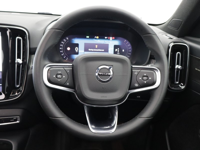 2023 (23) VOLVO XC40 2.0 B4P Ultimate Dark 5dr Auto 5165491